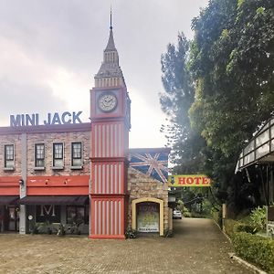Hotel Container Inn Mitra Reddoorz